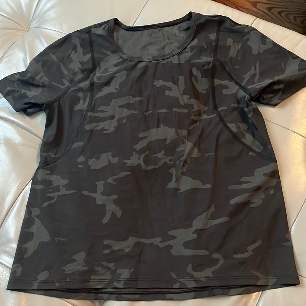 Lululemon camo tshirt